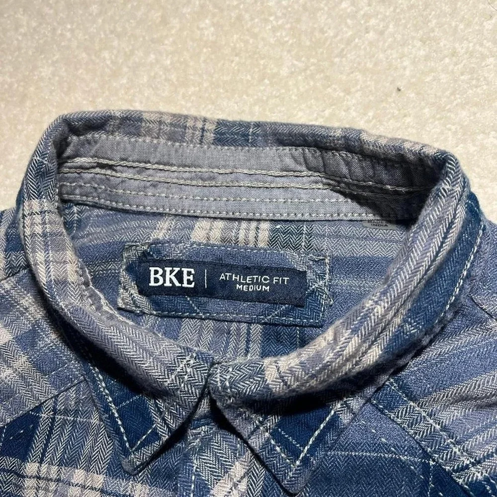 BKE Western Pearl Snap Shirt Mens Medium Blue‎ Plaid Athletic Fit Flannel B2771